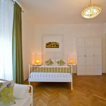 Bed & Breakfast Golden